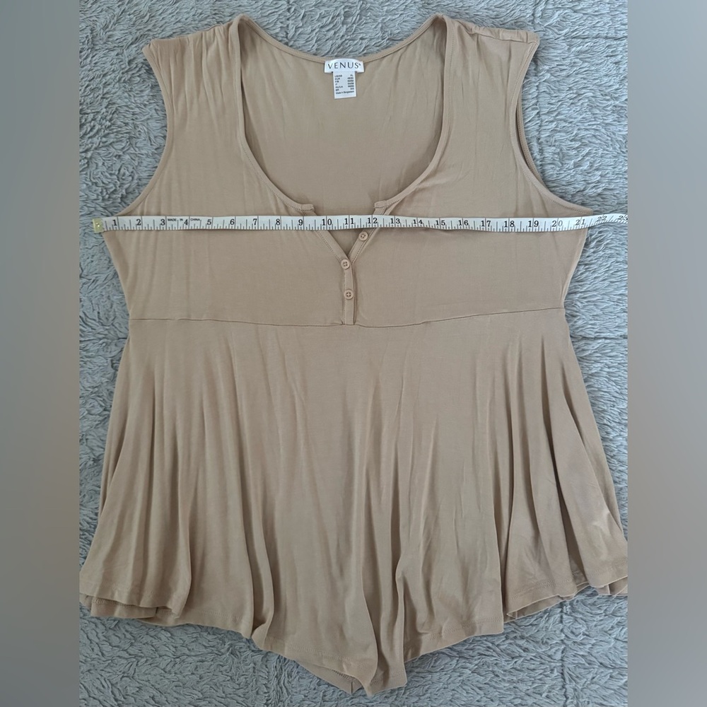 VENUS NWOT Creamy Tan Color V- Neck Sleeveless Pleated Babydoll Swing Style Top - Picture 7 of 11